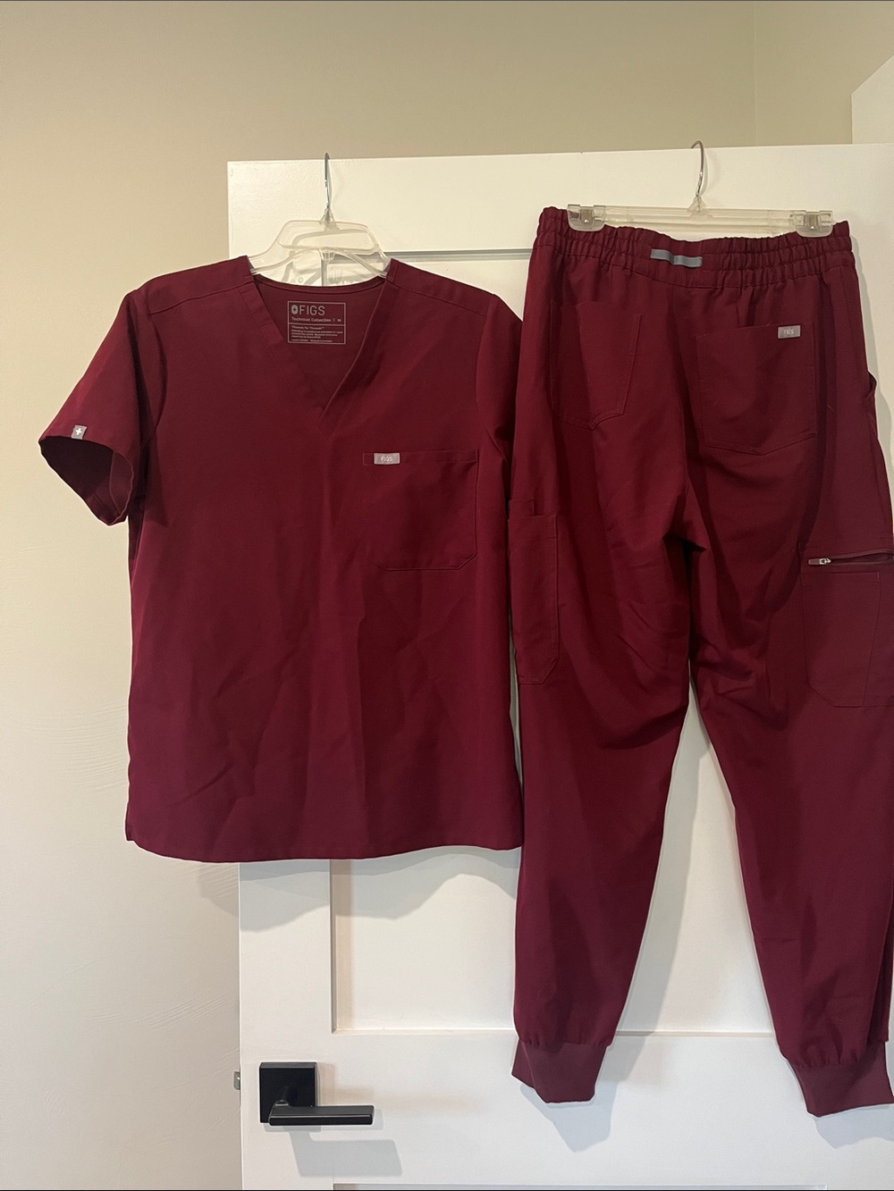 FIGS Women’s Maroon Jogger Scrub Set - Top & Pants Medium